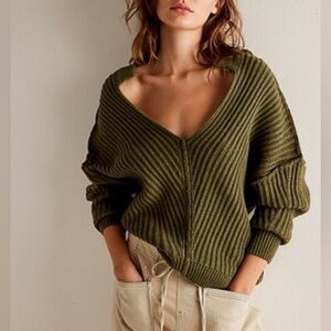 Free people We The Free Freeway V-Neck Sweater Medium M NWT olive moss combo